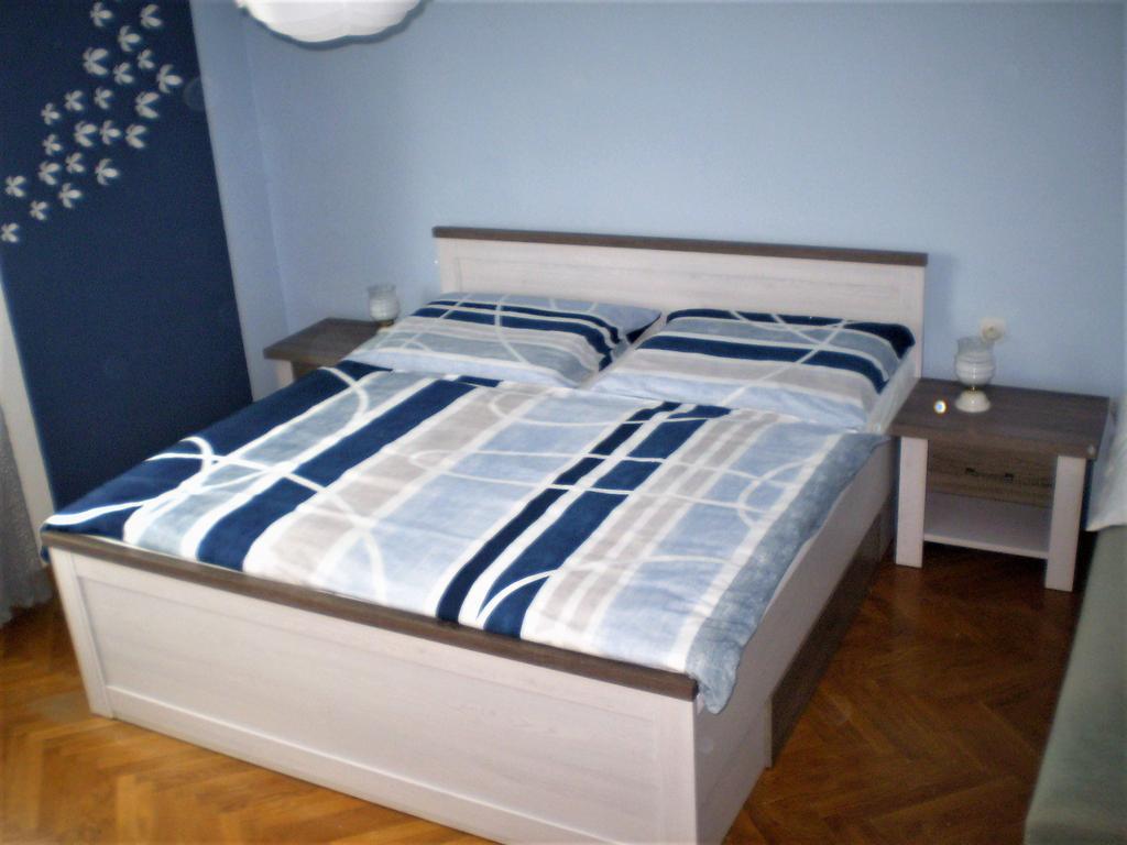 apartman pro 4 osoby Česká Skalice Habitación foto