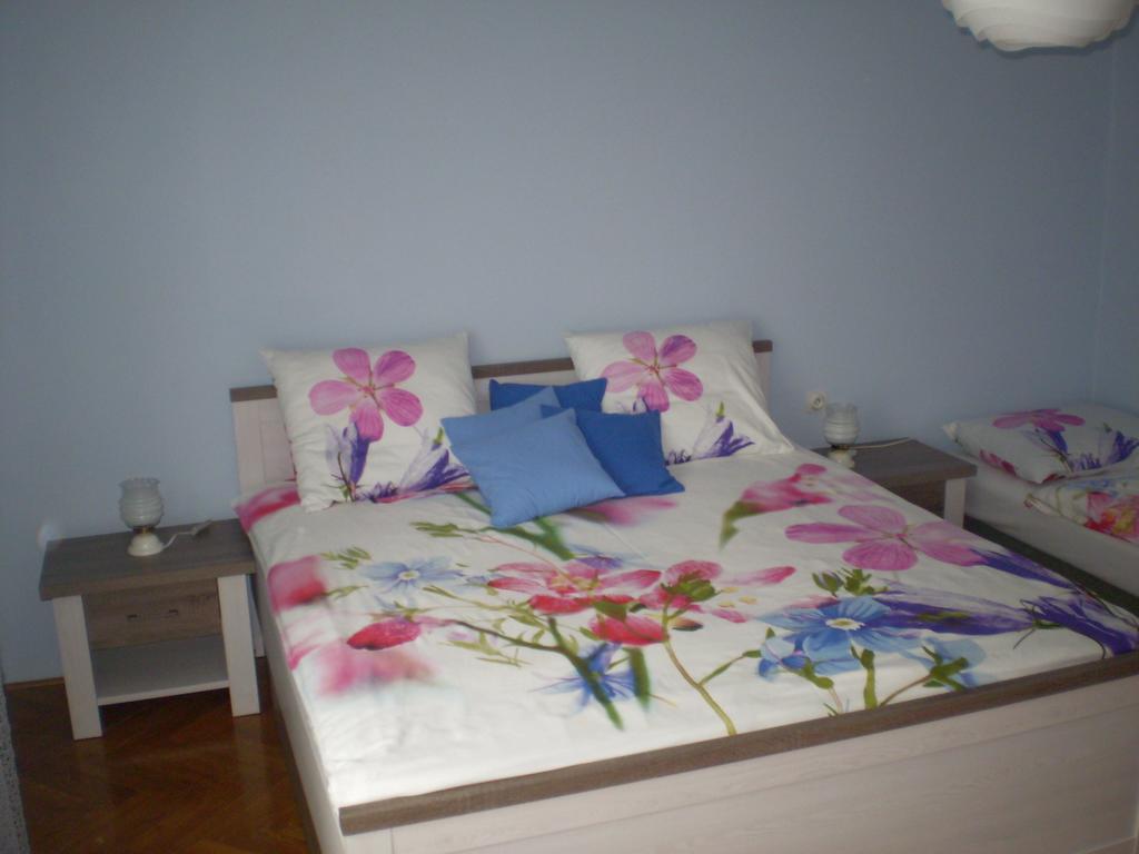 apartman pro 4 osoby Česká Skalice Habitación foto