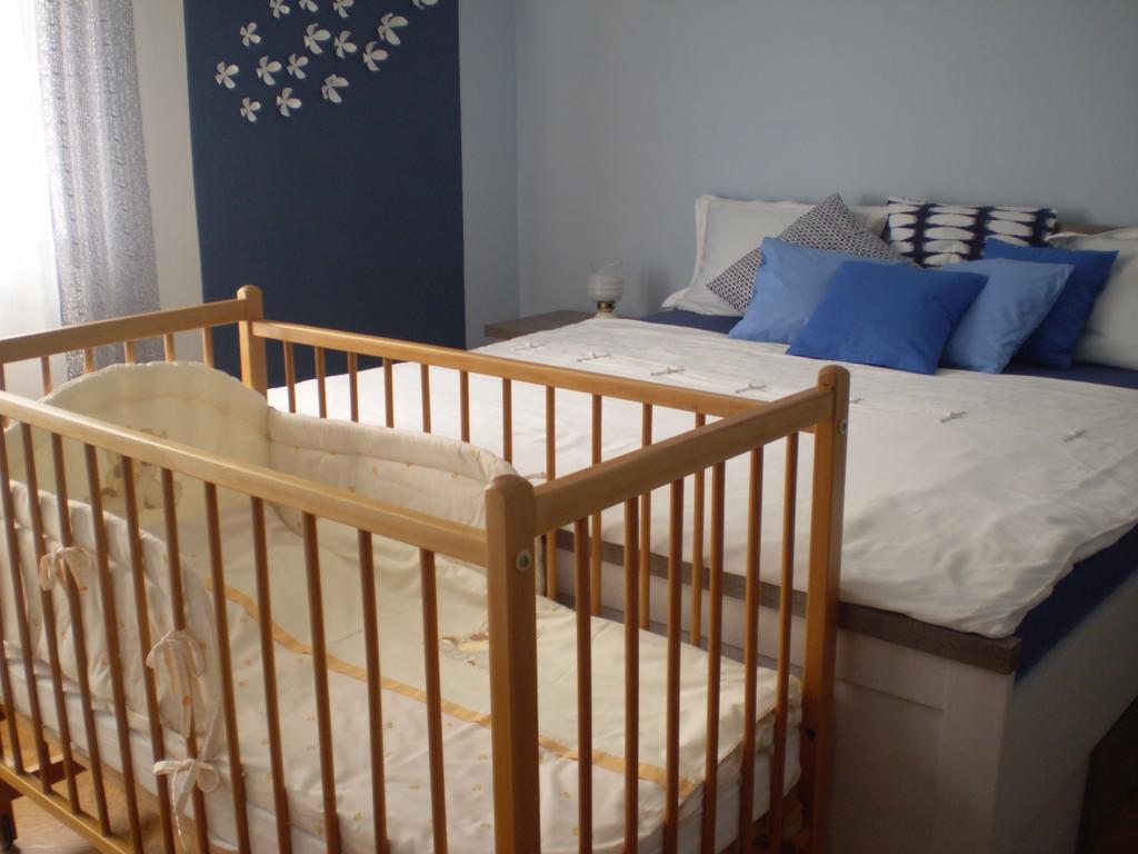 apartman pro 4 osoby Česká Skalice Habitación foto